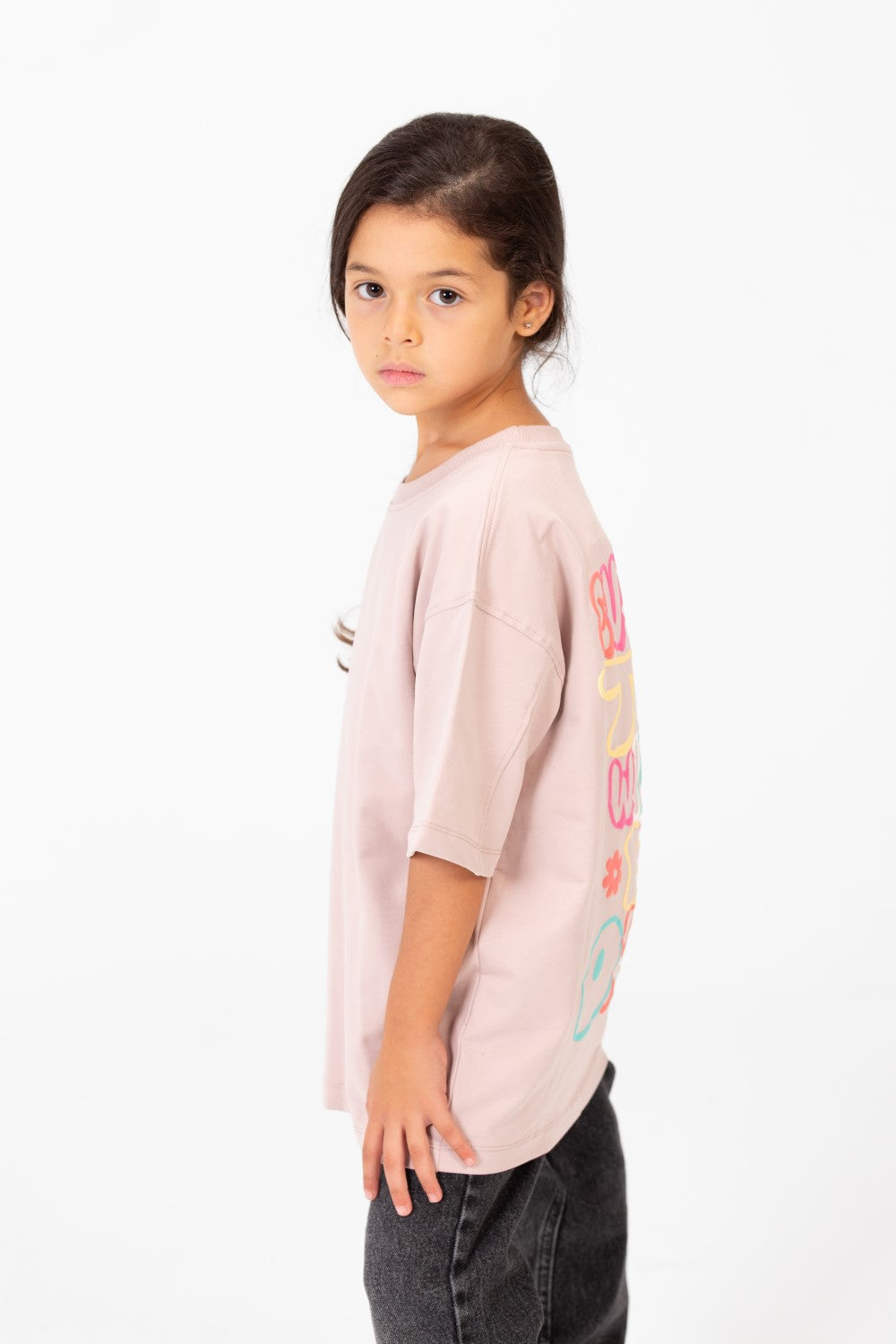 تي شيرت صيفي للبنات من ميلتون لايكرا برقبة دائرية وأكمام قصيرة مع طباعة نصية في الخلف