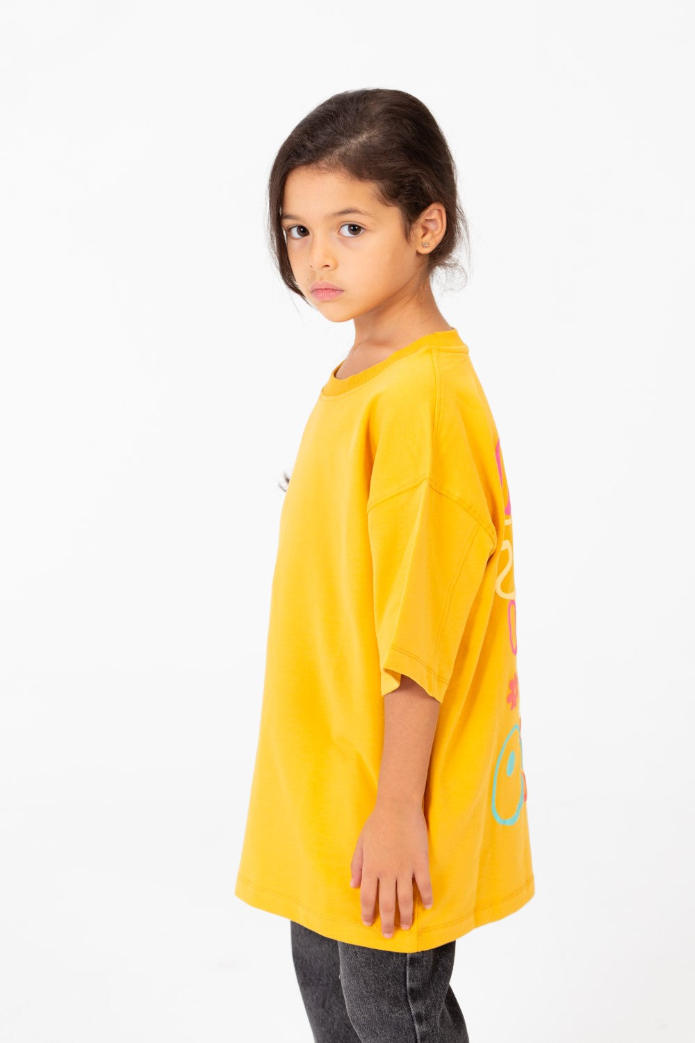 تي شيرت صيفي للبنات من ميلتون لايكرا برقبة دائرية وأكمام قصيرة مع طباعة نصية في الخلف