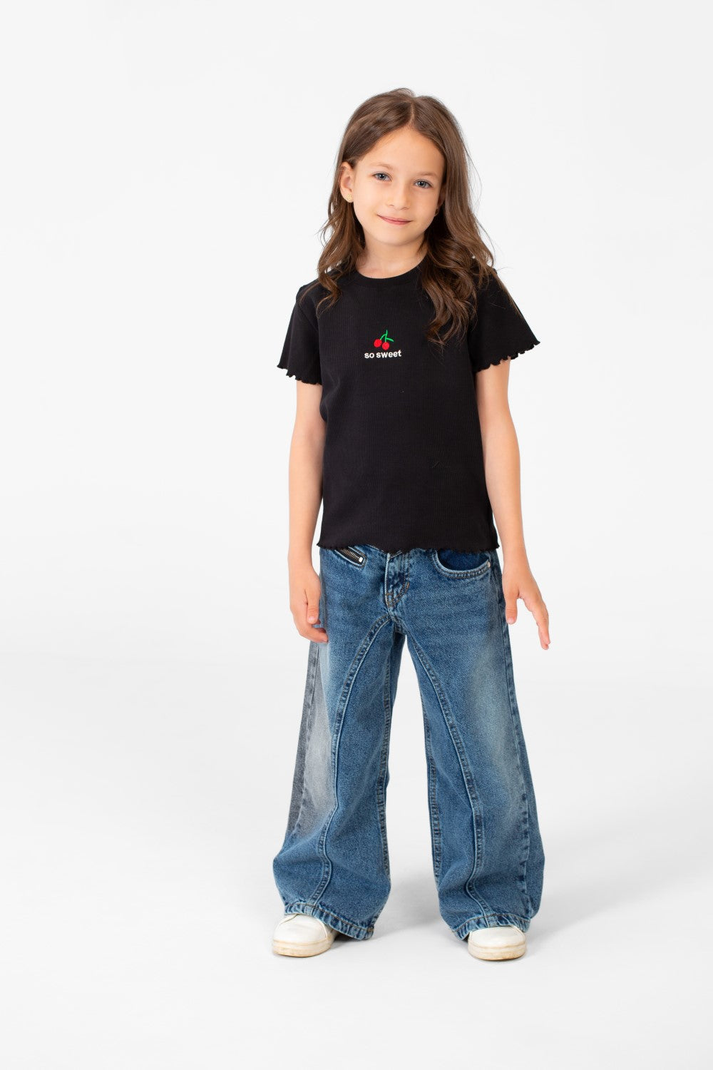 تي شيرت صيفي مريح للبنات بأكمام نصفية ورقبة دائرية وتصميم عصري