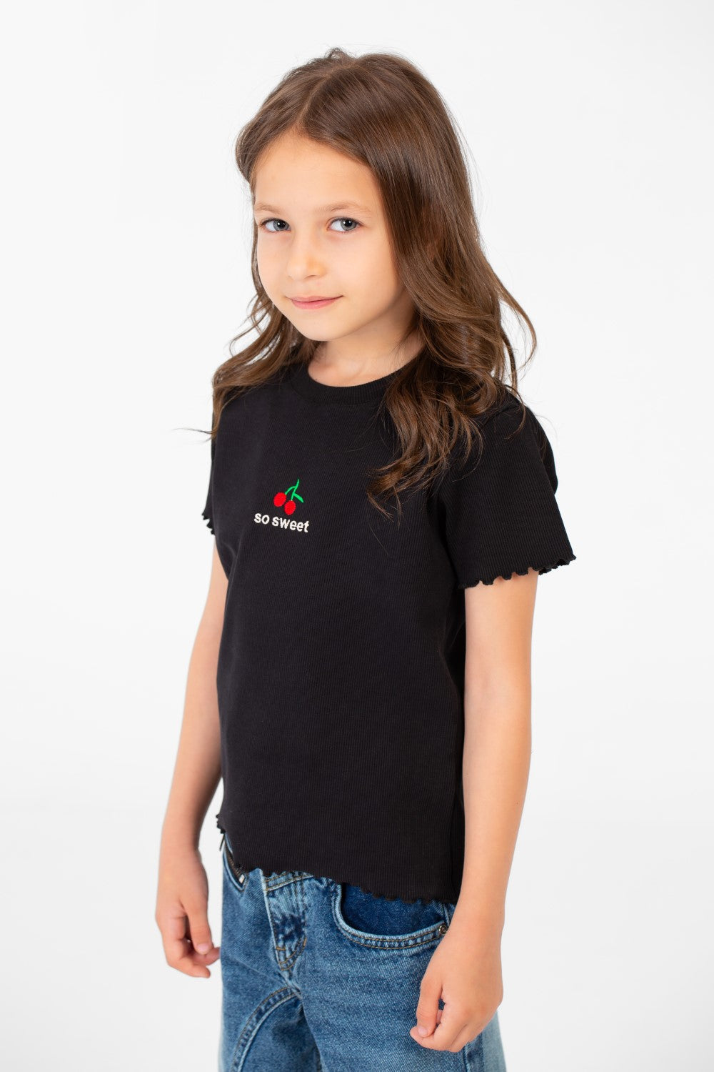 تي شيرت صيفي مريح للبنات بأكمام نصفية ورقبة دائرية وتصميم عصري