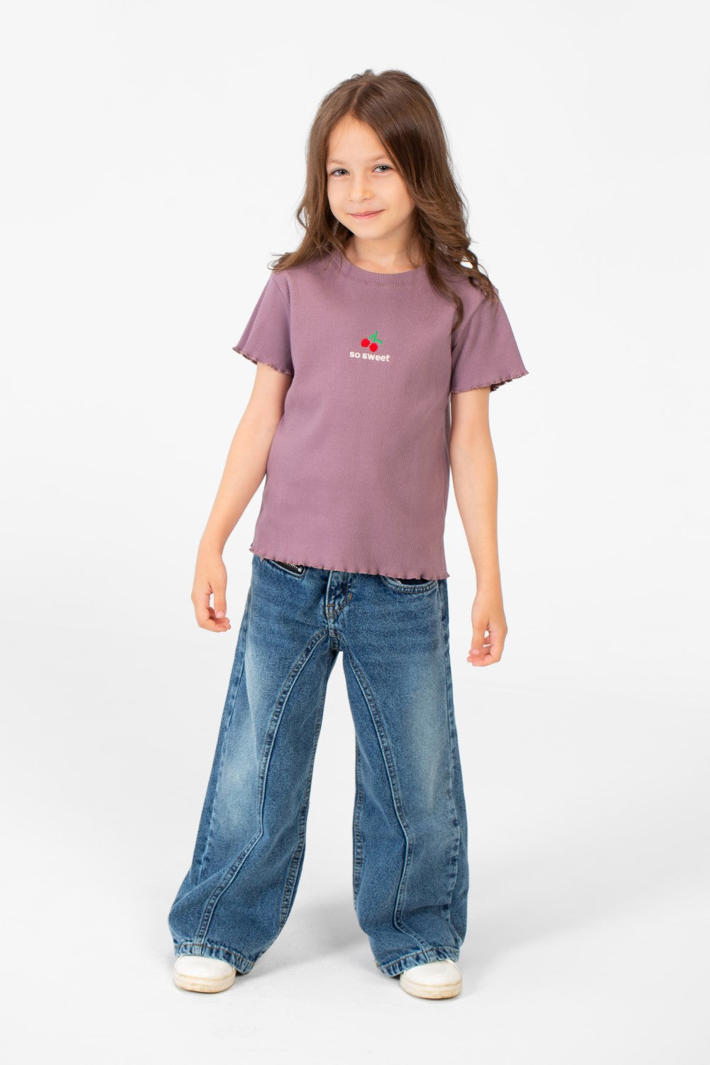 تي شيرت صيفي مريح للبنات بأكمام نصفية ورقبة دائرية وتصميم عصري