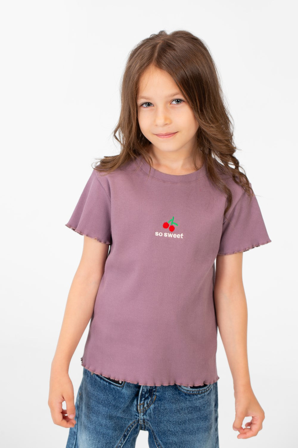 تي شيرت صيفي مريح للبنات بأكمام نصفية ورقبة دائرية وتصميم عصري