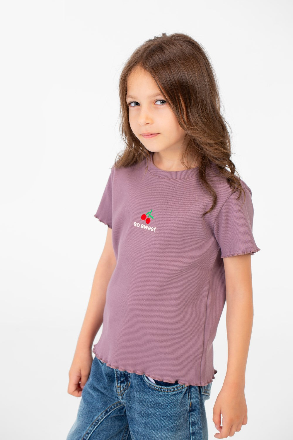 تي شيرت صيفي مريح للبنات بأكمام نصفية ورقبة دائرية وتصميم عصري